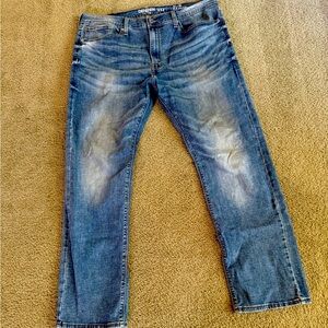 Denizen Levi’s 232 Slim Straight fit Jeans